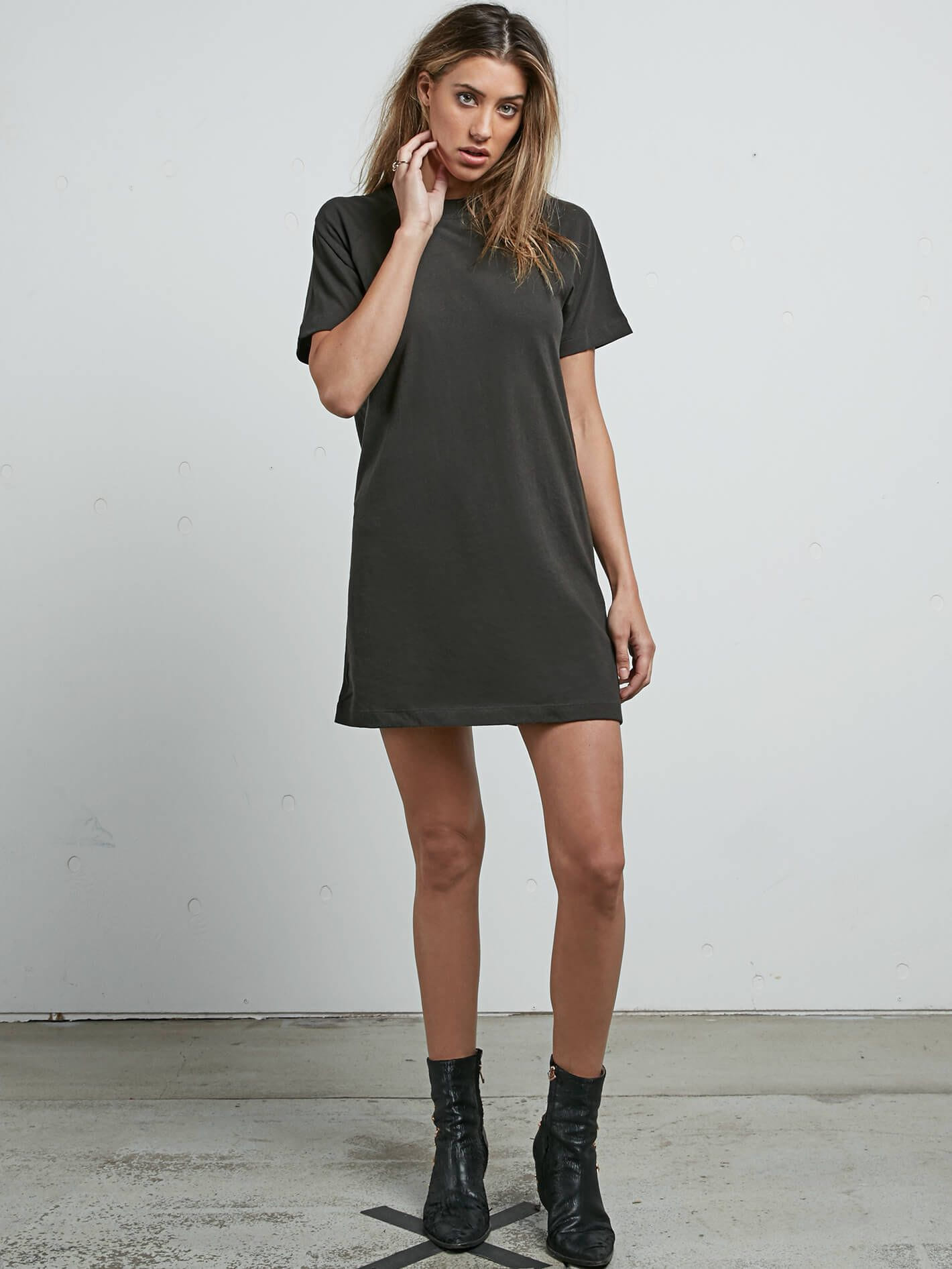 [VOLCOM] 볼컴 우먼스 박스티 BOYFRIEND ME DRESS(VINTAGE BLACK)